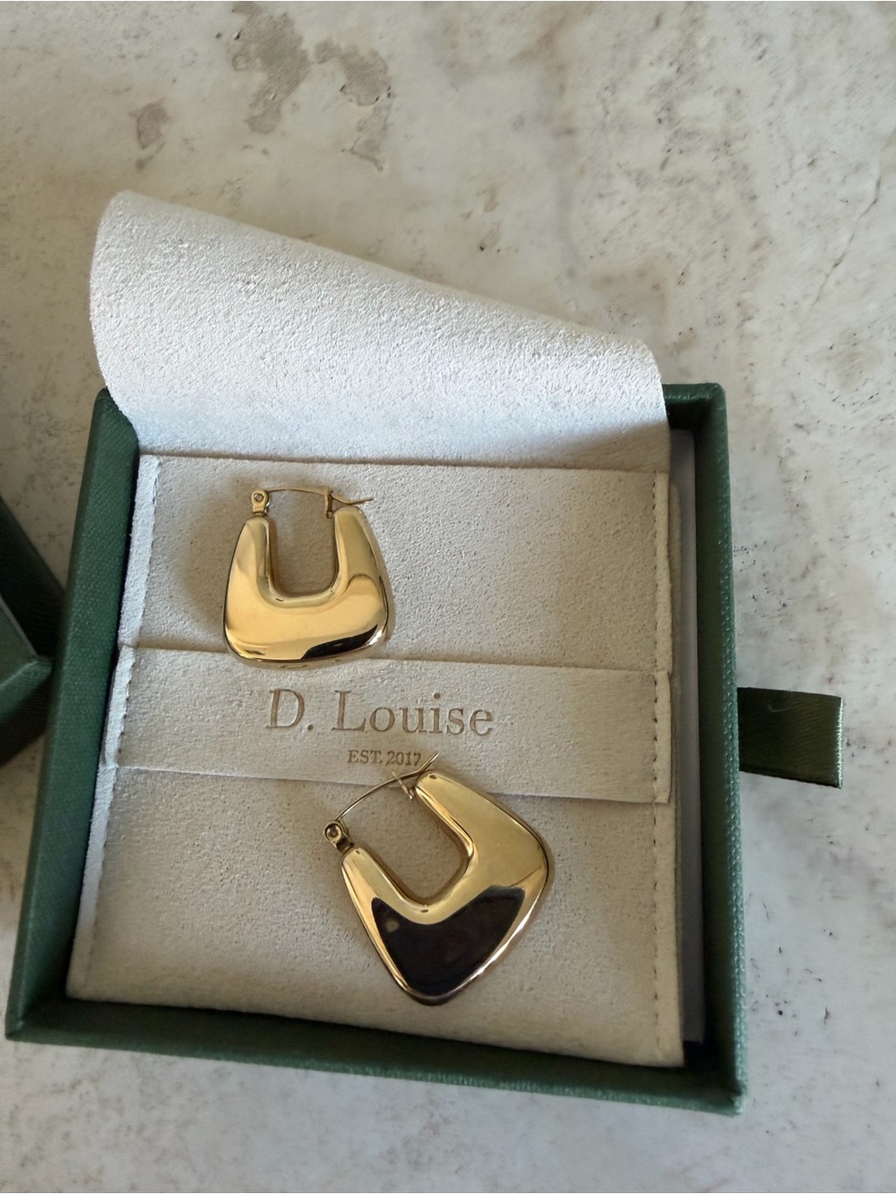 D Louise square gold hoops